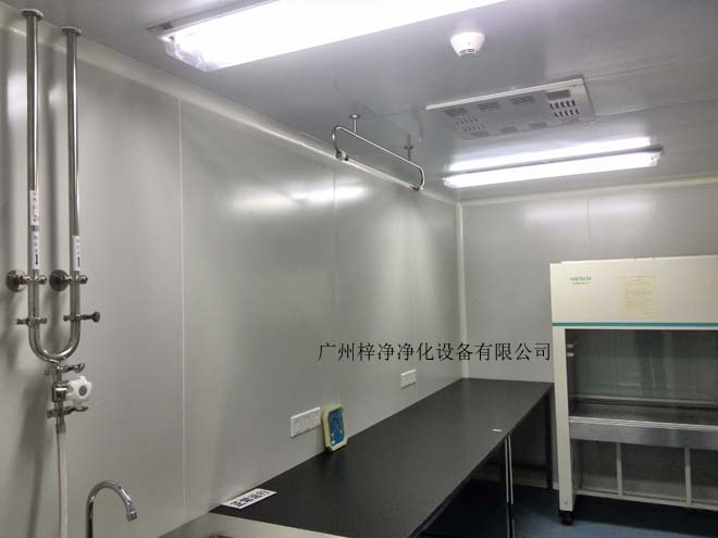 建造和使用潔凈室能有效減少室內誘入、產生及滯留粒子。